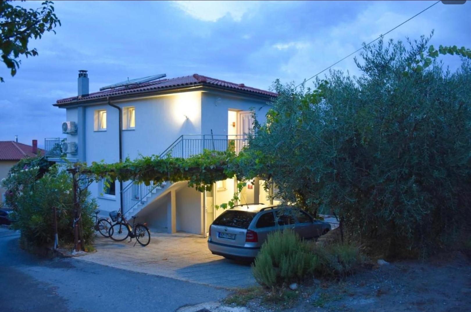 Apartma Med Oljkami Spodnji Portorož Exterior foto